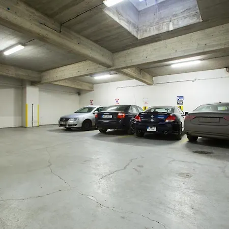 شقة Elegant Apartment With Free Garage In The Center Of Prague