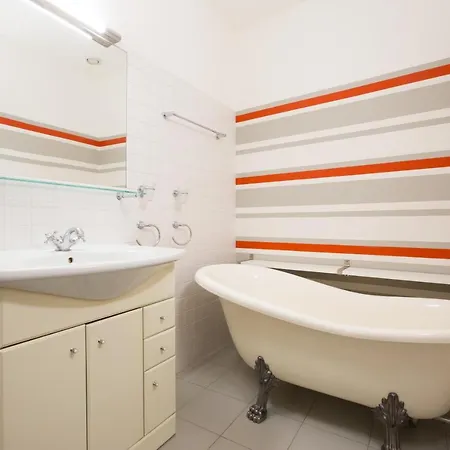 Elegant Apartment With Free Garage In The Center Of Prague