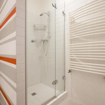 Elegant Apartment With Free Garage In The Center Of Prague * براغ