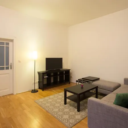 Elegant Apartment With Free Garage In The Center Of Prague براغ
