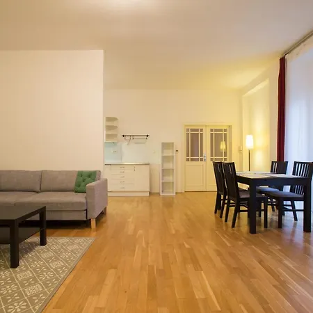 Elegant Apartment With Free Garage In The Center Of Prague *