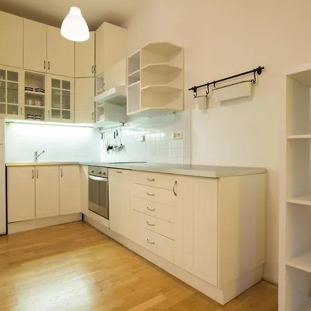 Elegant Apartment With Free Garage In The Center Of Prague *